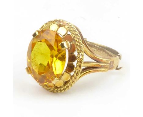 A Dutch gold and citrine dress ring, size M, approx. 4.5g.