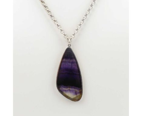A silver mounted polished Blue John pendant, length 5cm, on a silver belcher link chain with ring clasp.