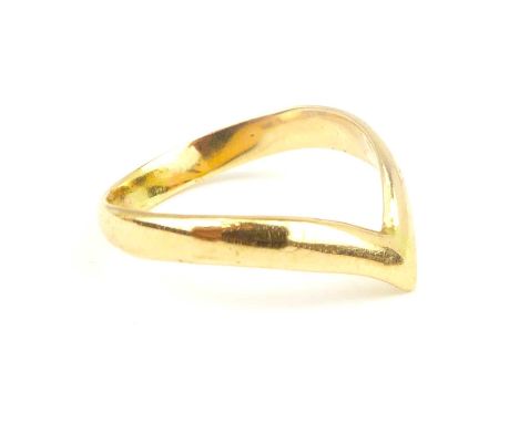 A 9ct gold wishbone ring, size Q, approx. 2.8g.