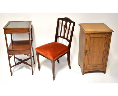 An Edwardian mahogany bijouterie table, with square glass hinged top above an undertier with shelf, 82 x 38 x 37cm, together 
