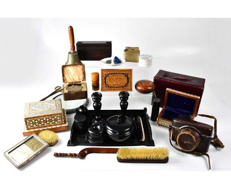 A collectors' lot comprising various wooden boxes including Vizagapatam decorated examples, a Bakelite cigarette box, a music