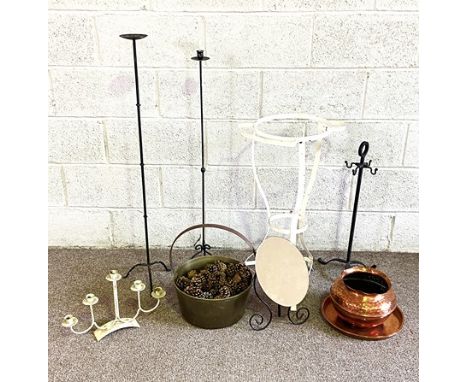 Assorted metalware, including a vintage brass and iron preserving pan, assorted candle-stands, and copperware (a lot)  