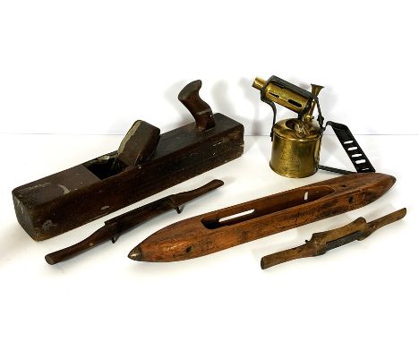 Vintage woodworking tools, including four planes, various draw knives; also a loom bobbin scuttle, a fishing reel and a vinta