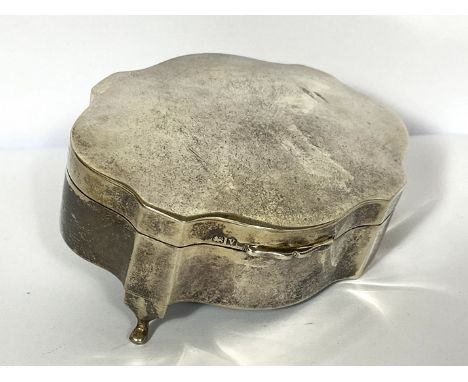 A silver trinket box, with serpentine shaped hinged lid, hallmarked Birmingham 1920, one foot missing