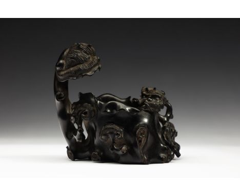 Chinese Art A Zitan bitong brushpot China, Qing dynasty, 19th century . . Cm 17,00 x 14,50. Brushpot in precious Zitan wood, 