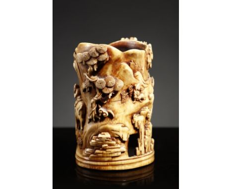 Chinese Art An ivory bitong brushpot carved with landscapeChina, Qing dynasty, 19th century . . Cm 10,00 x 14,00.