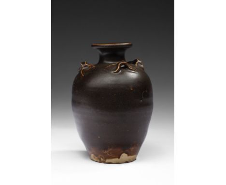 South-Est Asian Art A brown glazed monochrome pottery jar Cambodia, Khmer period (802-1431), 13th century . . Cm 12,50 x 17,5