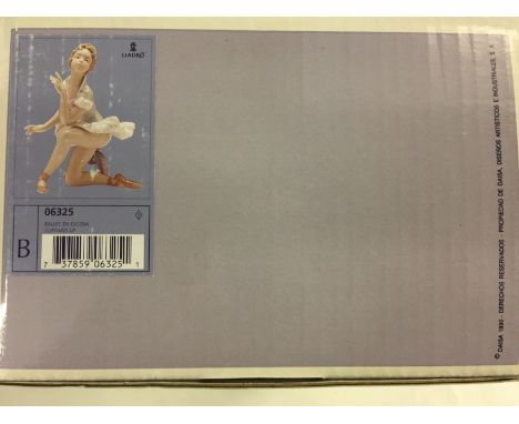 LLADRO CURTAINS UP 6325 - retired 1995. In original box.