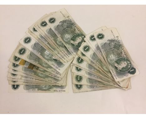 32 x BRITISH £1 NOTES - printed on German Goebel printing machine to include 18 x Fforde and 14 x Hollom. All with small "G" 