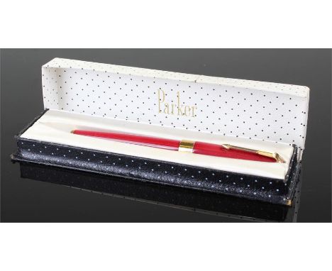 Parker fountain pen, the chunky red fountain pen with gold plated lid collar, arrow and base, housed within the original box