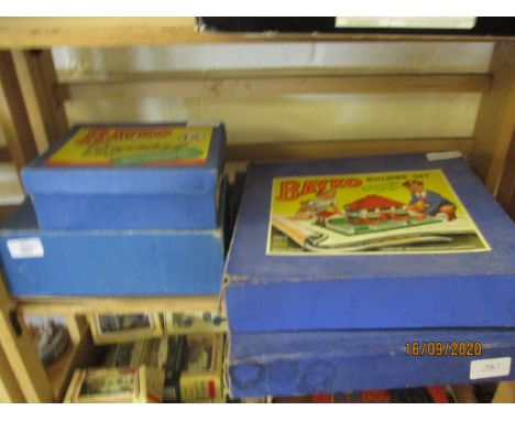 FOUR BOXES OF VINTAGE BAYKO BUILDING SETS 
