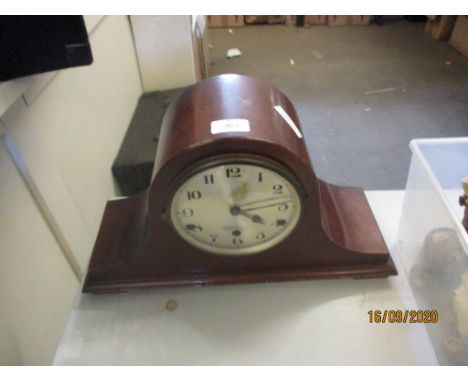 20TH CENTURY WOODEN MANTLE CLOCK 
