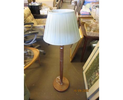 SMALL OAK STANDARD LAMP HEIGHT APPOX 123CM