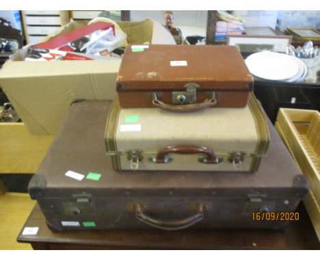 THREE VARIOUS VINTAGE CASES THE LARGEST APPROX 68CM