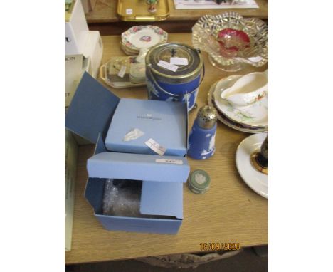 SMALL QTY OF WEDGEWOOD AND FURTHER SCOTCH IVORY CHINA 