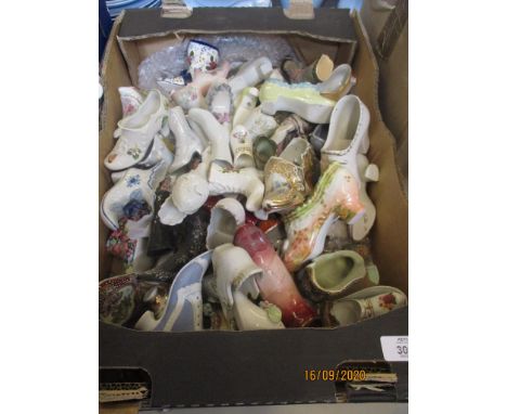 BOX CONTAINING LARGE QTY OF CERAMIC MINIATURE SHOE ORNAMENTS 