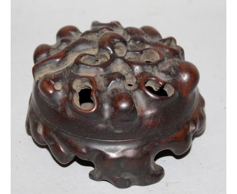 A CHINESE WOOD TRIPOD BOX & COVER, of censer form, the pierced cover decorated with peach, 4.3in diameter & 2.5in high overal