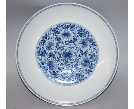 A GOOD QUALITY CHINESE BLUE & WHITE PORCELAIN SAUCER DISH, the interior and sides decorated with a dense design of formal lea