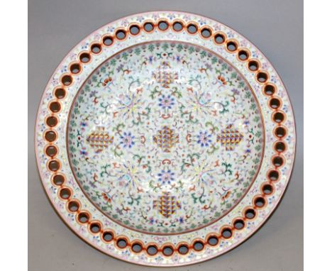 A FINE &amp; EXTREMELY RARE 18TH CENTURY CHINESE QIANLONG MARK &amp; PERIOD FAMILLE ROSE IMPERIAL QUALITY PORCELAIN OFFERING 