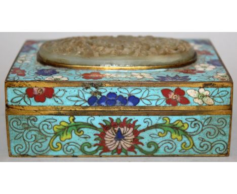 A GOOD EARLY 20TH CENTURY CHINESE JADE & CLOISONNE BOX, the hinged cover with a carved oval jade inset, the jade well carved 
