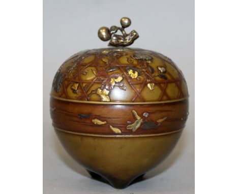 A SMALL VERY FINE QUALITY JAPANESE MEIJI PERIOD MIXED METAL TRIPOD JAR, LINER & COVER, the sides finely decorated in onlaid a