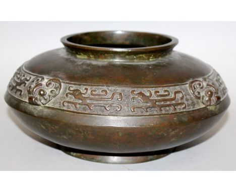 A 19TH/20TH CENTURY CHINESE BRONZE VASE, the sides of the flattened ovoid body cast with a band of archaic stylised dragon de