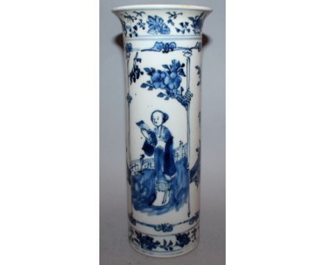 A 19TH CENTURY CHINESE BLUE & WHITE PORCELAIN VASE, the sides of the cylindrical body painted with panels of a lady alternati