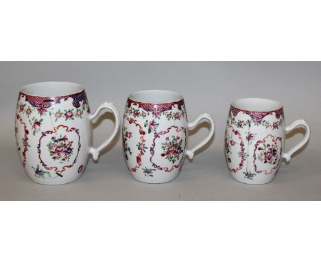 A SET OF THREE 18TH CENTURY CHINESE GRADUATED FAMILLE ROSE LOWESTOFT PATTERN PORCELAIN TANKARDS, each barrel-form body painte