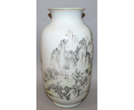 A FINE QUALITY 18TH CENTURY CHINESE QIANLONG PERIOD FAMILLE ROSE PORCELAIN LANTERN VASE, the sides well painted in mainly bla