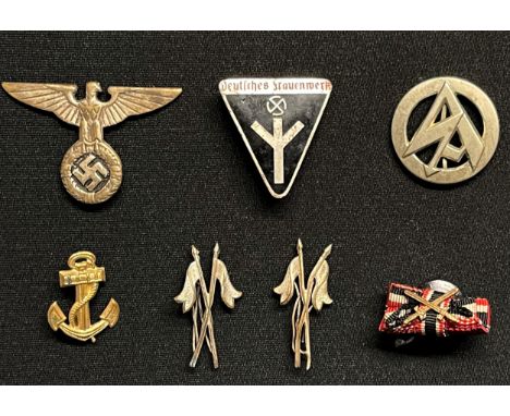 WW2 Third Reich Deutsches Frauenwerk enamel membership badge, maker marked RZM M1/105: Political National Emblem cap eagle, n