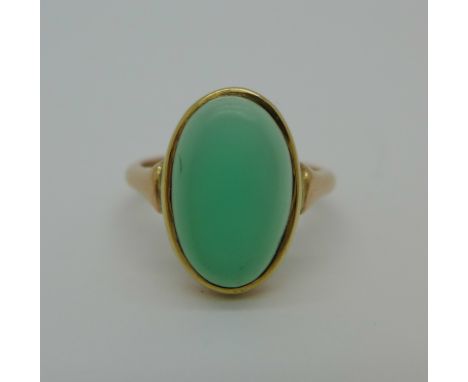 A 9ct gold and chrysoprase ring, 3.3g, K, stone 14mm x 8/9mm, mark worn