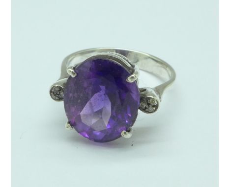 A 9ct white gold and amethyst ring with diamond shoulders, 4.3g, P