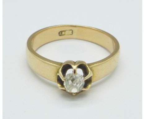 A 15ct gold and diamond ring, 4.8g, P, approximately 0.4 carat diamond weight