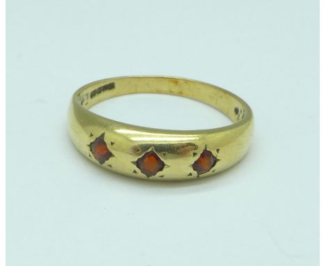 A 9ct gold and garnet ring, 2g, O