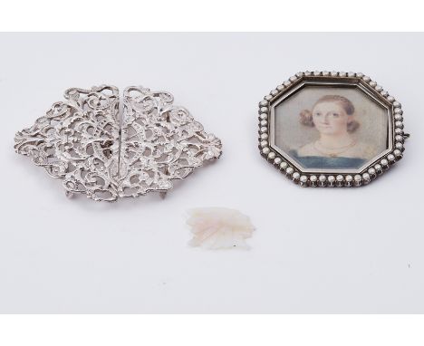 An interesting mixed lot to include an antique silver (hallmarks are indistinct on reverse) portrait brooch of a lady in a bl