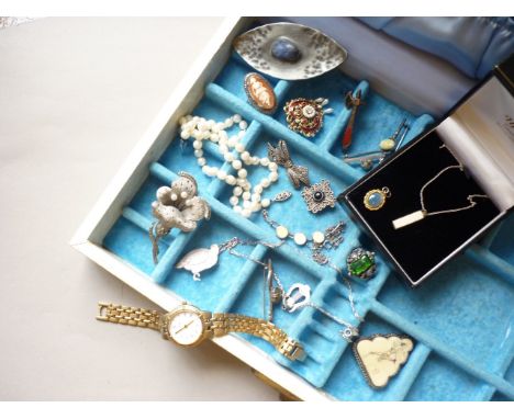 A jewellery box containing a quantity of vintage white metal and other costume jewellery 