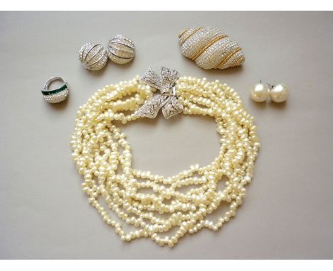 Vintage costume jewellery including a Ciner paste set seashell brooch, a pair of Kenneth Jay Lane clip on earrings, faux pear