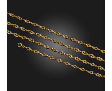 A gold longchain, France, late 19th century, composed of interlocking oval links in gold wire, length 150cm, French assay mar