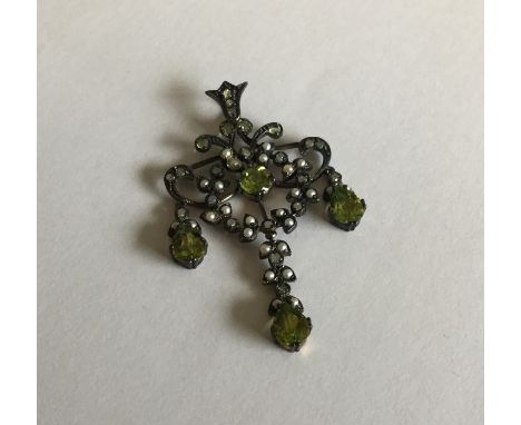 A pearl mounted drop pendant with loop top. Approx.4.4 grams. Est. £30 - £50.