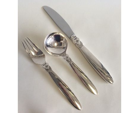 GEORG JENSEN: A good three piece single place cutlery set comprising a knife, fork and spoon of typical form. Approx. 201 gra