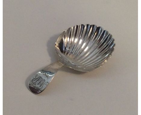 EXETER: A Georgian silver caddy spoon with fluted bowl. 1800. By William Welch. Approx. 7.9 grams. Est. £50 - £80.