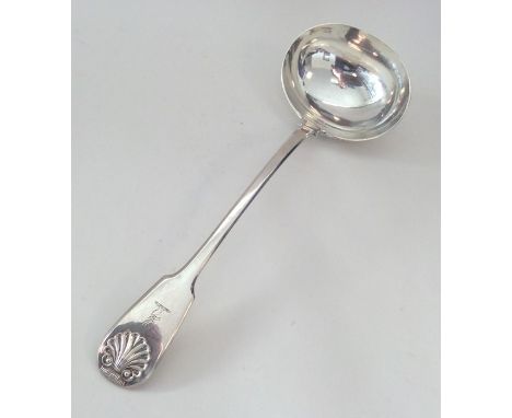 A very heavy fiddle pattern and shell soup ladle with crested terminal. London 1832. By William Theobalds. Approx. 295 grams.