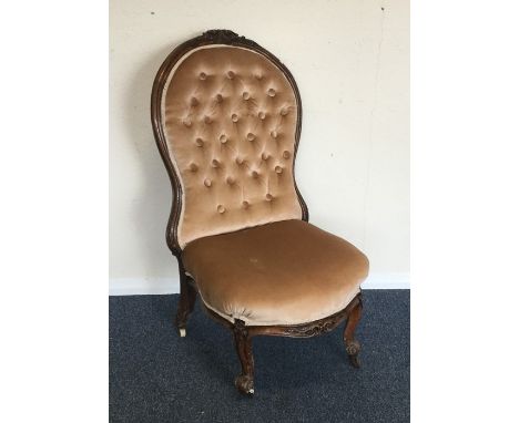 A Victorian button back mahogany nursing chair. Est. £30 - £50.