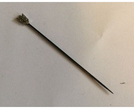 A rose diamond stick pin in the form of an arrow set in platinum. Approx. 1.6 grams. Est. £30 - £50.