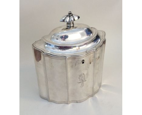 PETER AND ANN BATEMAN: A massive good quality George III crested silver tea caddy of shaped form. London 1796. Approx. 434 gr