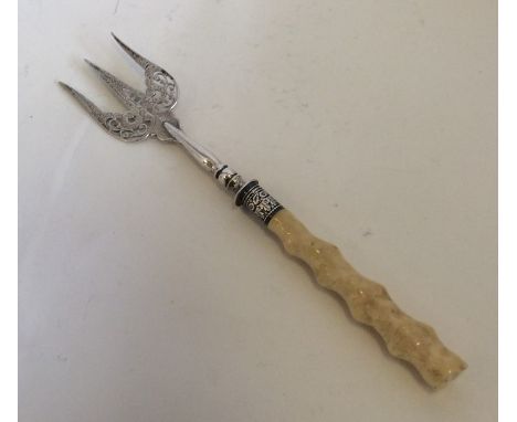 An Edwardian ivory handled bread fork. Sheffield. Approx. 53 grams. Est. £30 - £40.