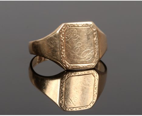 A gent's gold signet ring, partial hallmarks (4.45g)