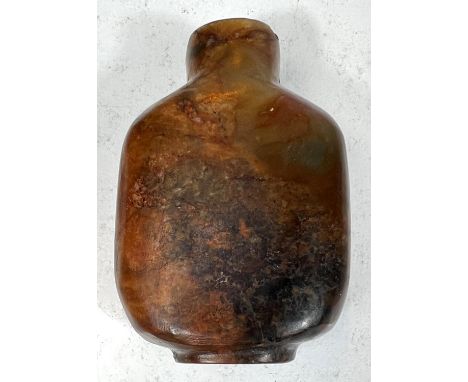 A Chinese brown jade coloured snuff bottle (no stopper) 6.25cm 