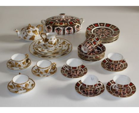 A Minton Victoria Strawberry twelve piece part tea service ( second quality) together with twenty four pieces of Royal Crown 
