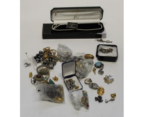 Large collection of vintage costume jewellery to include watches, brooches, scarf clips, earrings, boxed pearls etc